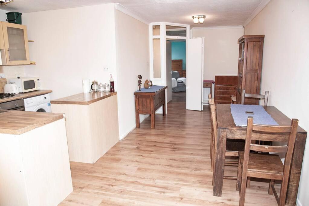 Spacious 1bed Flat In Near Chesterton Rumah liburan *